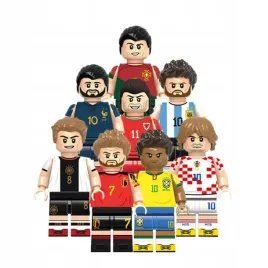 pilkarskie-legendy-ronaldo-messi-neymar-kroos-benzema-pilkarze-pilka-boisko