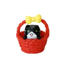 figurka-kotek-w-koszyczku-czarny-model-kokardka