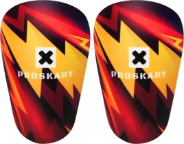 ochraniacze-pilkarskie-proskary-comic-shin-pads-czarno-pomaranczowe-12x8-cm