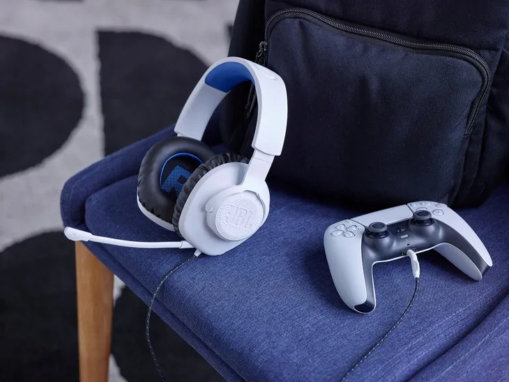 sluchawki-nauszne-jbl-quantum-100p-konstrukcja-zamknieta