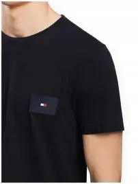 t-shirt-meski-czarny-z-logo-tommy-hilfiger-m