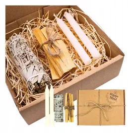 palo-santo-biala-szalwia-biale-swiece-rytualy-domowe-oczyszczanie-ochrona
