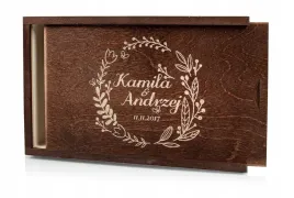 drewniane-pudelko-na-zdjecia-odbitki-23x15-grawer