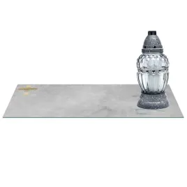 szklana-podstawka-pod-znicze-z-dedykacja-60x30cm-570d-krzyz-na-tle-betonu