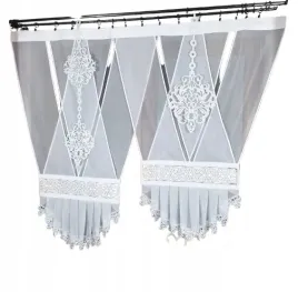 firanka-panelowa-biala-z-dekorem-110x135-woalowa-v-ka-z-azurem