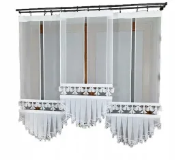 gotowe-firanki-panelowe-z-falbana-i-bialym-azurem-150x60