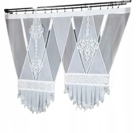 firanka-panelowa-110x135cm-biala-z-dekorem-z-azurem-v-ka