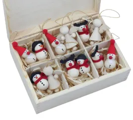 zestaw-drewniane-ozdoby-choinkowe-12-swiatecznych-zawieszek-pudelko