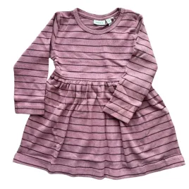 sukienka-dziewczeca-name-it-z-dlugim-rekawem-w-paski-rozowa