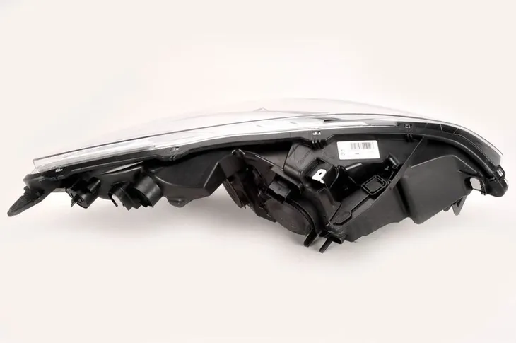 reflektor-swiatel-przednich-043972-val-rodzaj-swiatel-mijania-tradycyjne-halogenowe