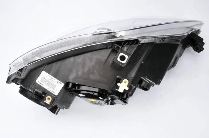 reflektor-swiatel-przednich-044093-val-rodzaj-swiatel-mijania-tradycyjne-halogenowe