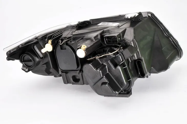 reflektor-swiatel-przednich-044271-val-strona-zabudowy-lewa