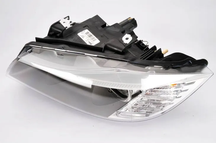 reflektor-swiatel-przednich-044271-val-rodzaj-swiatel-mijania-tradycyjne-halogenowe