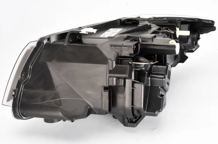 reflektor-swiatel-przednich-044272-val-rodzaj-swiatel-mijania-tradycyjne-halogenowe