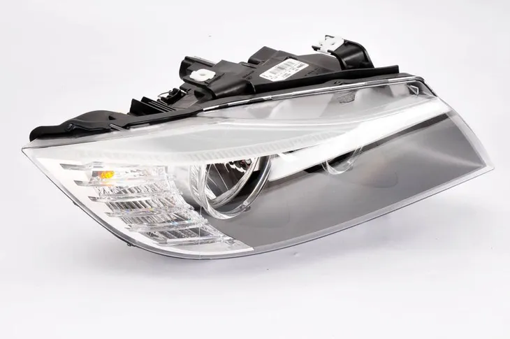 reflektor-swiatel-przednich-044272-val-wersja-europejska