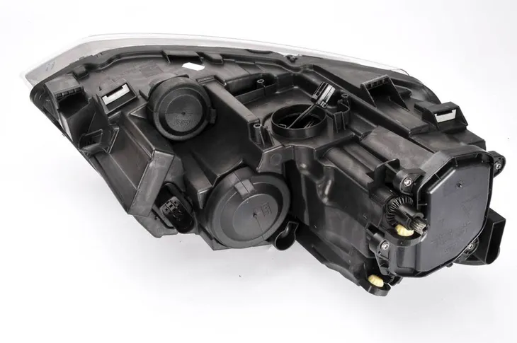 reflektor-swiatel-przednich-044451-valeo-strona-zabudowy-lewa