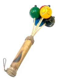 marakas-ratanowy-kolorowy-instrument-perkusyjny-instrument-rytmika-prezent