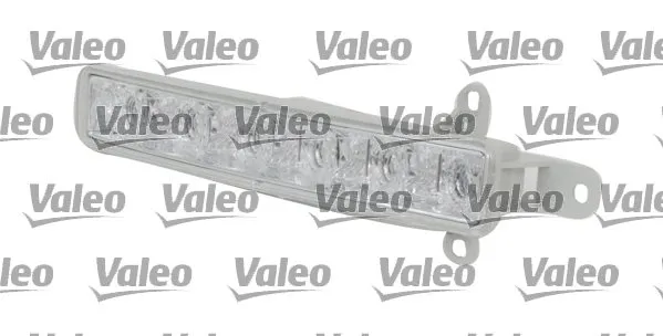 swiatla-do-jazdy-w-dzien-044862-val