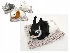 spiacy-lezacy-zajac-na-poduszce-jak-zywy-wielkanonoc-maskotka