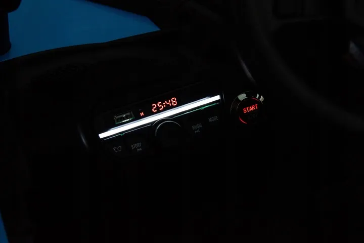 auto-na-akumulator-buggy-can-am-maverick-turbo-rr-4-silniki