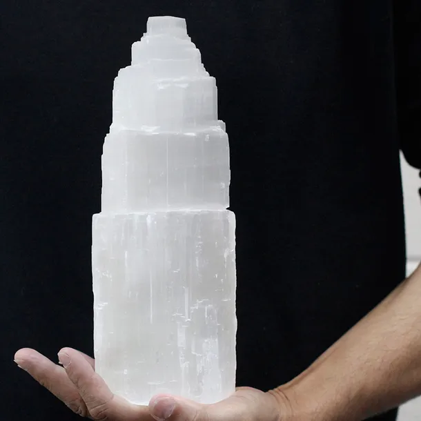 lampa-z-selenitu-wieza-25-cm-dlugosc-wysokosc-25-cm