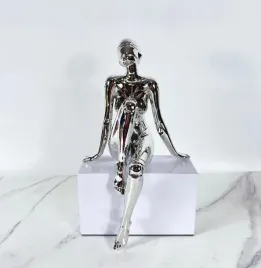 duza-statuetka-genoid-cyberpunk-autorstwa-hajime-sorayama