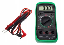 miernik-do-samochodu-z-niebieskim-podswietleniem