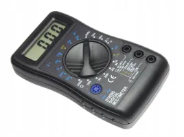 multimetr-samochodowy-z-buzerem-woltomierz-tester-bateria-gratis