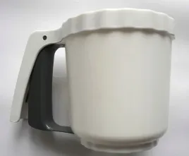 przesiewacz-do-maki-sito-kubek-bialy