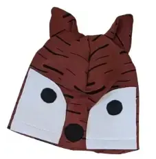 czapka-lisek-na-cegle