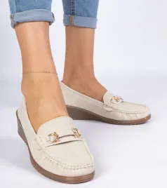 bezowe-mokasyny-damskie-na-koturnie-sameri