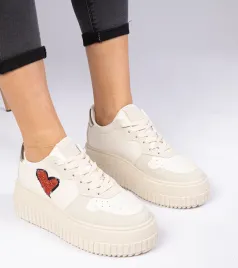 bezowe-sneakersy-damskie-z-brokatowym-serduszkiem-laira
