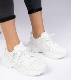 biale-sneakersy-stylowe-na-masywnej-podeszwie-lukaro