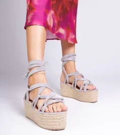 szare-sandaly-espadryle-na-wysokiej-platformie-narita