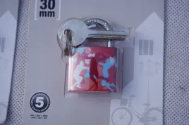 klodka-na-kluczyk-sportowa-czerwona-siatkowka