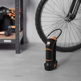 kompresor-akumulatorowy-pompka-latarka-led-12v-115psi-8bar-25ah-torba-kod-producenta-8100075