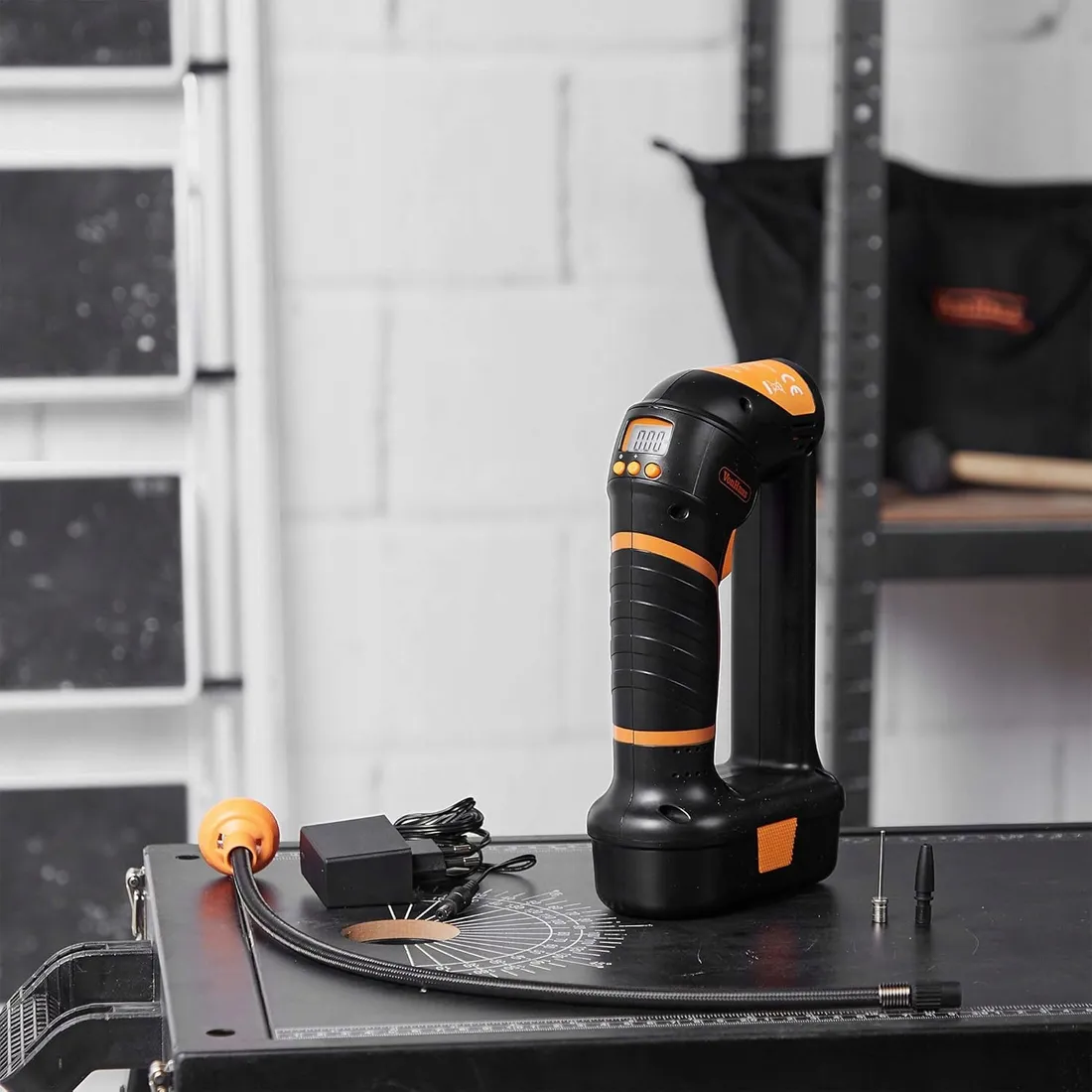 kompresor-akumulatorowy-pompka-latarka-led-12v-115psi-8bar-25ah-torba