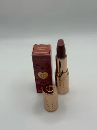 charlotte-tilbury-k-i-s-s-i-n-g-nude-romance