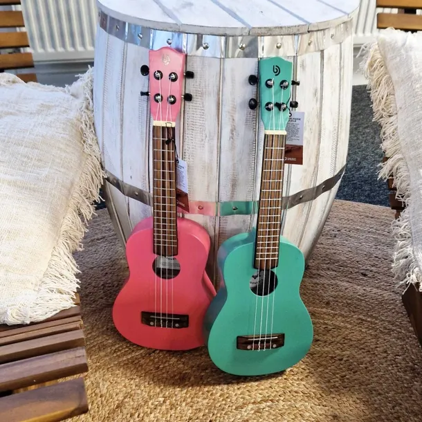 ukulele-recznie-wykonane-czerwone-stan-nowy-rodzaj-sopranowe