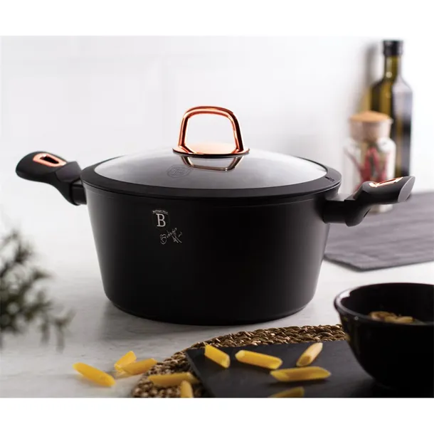 black-rose-marka-berlinger-haus