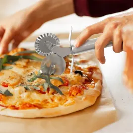 radelko-do-ciasta-makaronu-stalowe-podwojne-ostrz