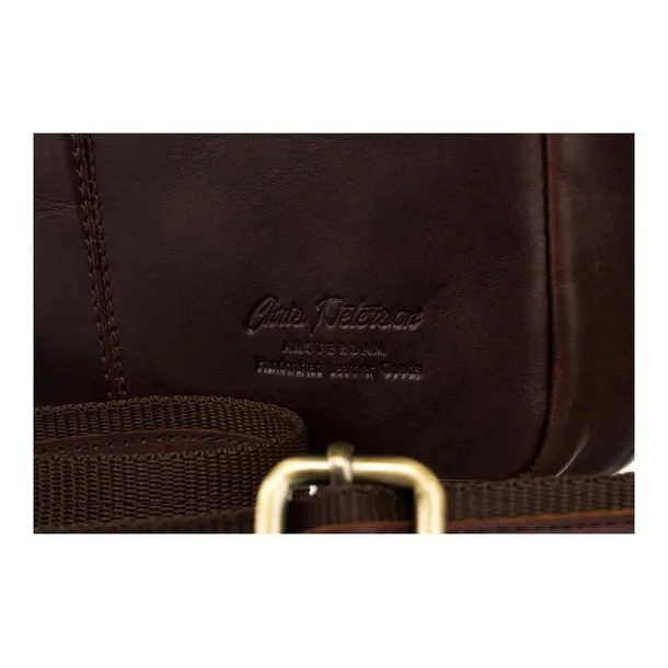 crossbody-marka-peterson