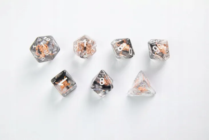 gamegenic-embraced-series-rpg-dice-set-shield-and-weapons-liczba-scian-4-6-8-10-12-20