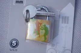 klodka-na-kluczyk-sportowa-zolta-tenis