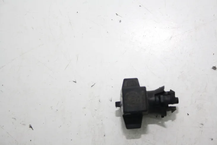 czujnik-temp-zewn-opel-opel-oe-9152245-stan-nowy-numery-katalogowe-zamiennikow-gm-09152245-gm-4616173-gm-90477289-opel-01236284-opel-01236307