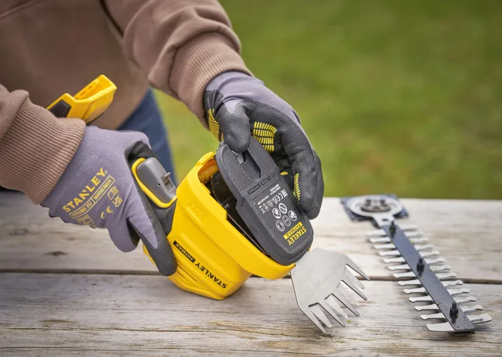 stanley-nozyce-do-trawy-18v-2w1-stcss20b-solo-marka-stanley-stan-nowy