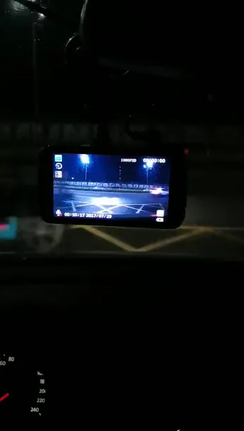 wideorejestrator-samochodowy-1080p-zasilanie-samochodowe-12-v-jakosc-zapisu-hd-stan-nowy