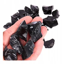 czarny-obsydian-naturalny-kamien-prawdy-ochrony-i-wewnetrznej-sily-1-3-szt