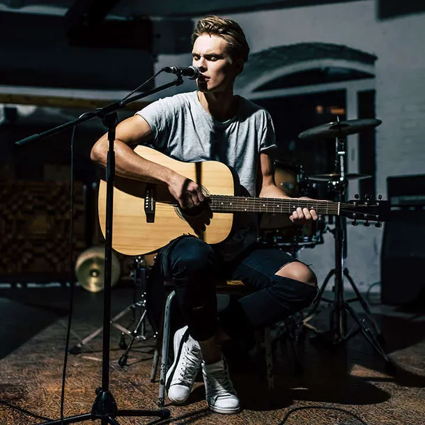 mikrofon-ze-statywem-kablem-i-torba-marka-ltc-audio-kod-producenta-180-059