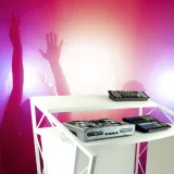 stol-stanowisko-dj-skladane-biale-torba